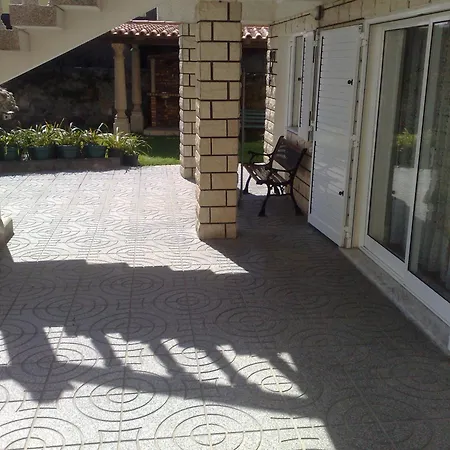 Ribeiro Pilgrims Way To Santiago Bike A Garage For Marinhas 홈스테이 *