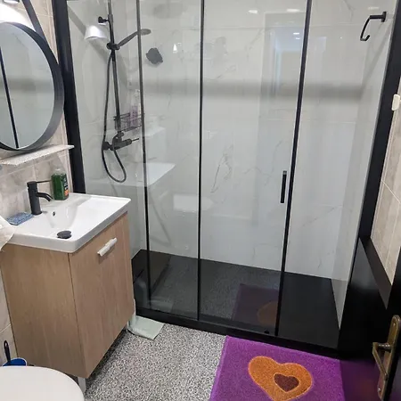 Δωμάτια σε οικογενειακή κατοικία Room Solo - Villa Ribeiro On Way To Santiago With Secure Bike Garage - Esposende *