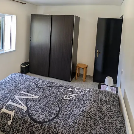 Δωμάτια σε οικογενειακή κατοικία Room Solo - Villa Ribeiro On Way To Santiago With Secure Bike Garage - Esposende