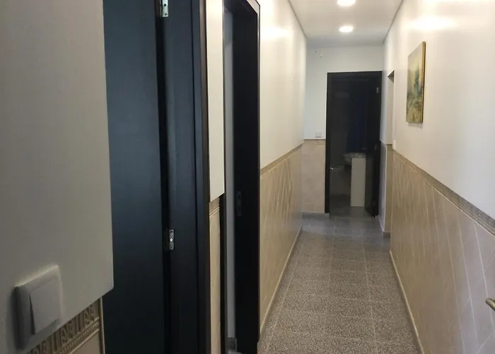 Ribeiro Pilgrims Way To Santiago Bike A Garage For Marinhas 홈스테이 에스포센데