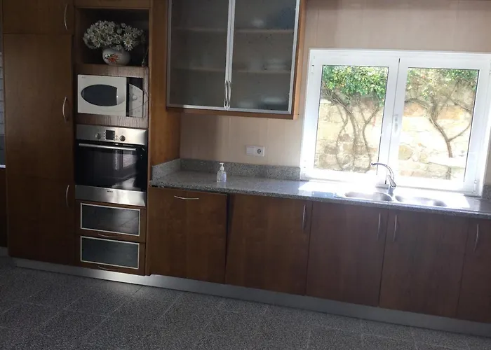 Ribeiro Pilgrims Way To Santiago Bike A Garage For Marinhas 홈스테이