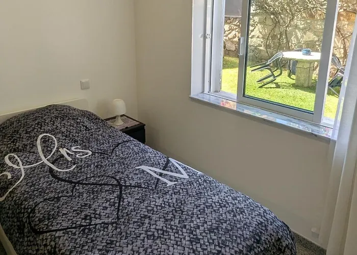 Ribeiro Pilgrims Way To Santiago Bike A Garage For Marinhas 홈스테이 *